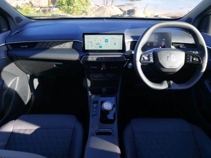 MG MG3 1.5 Hybrid Trophy White #3