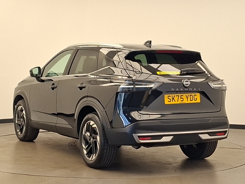 Nissan Qashqai 1.3 Dig-t Mh 158 N-connecta Glass Rf Xtronic Black #2