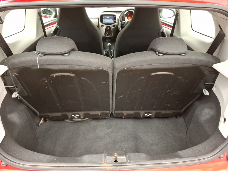 Peugeot 108 108 Active Red #17