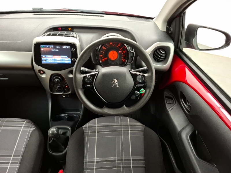 Peugeot 108 108 Active Red #8