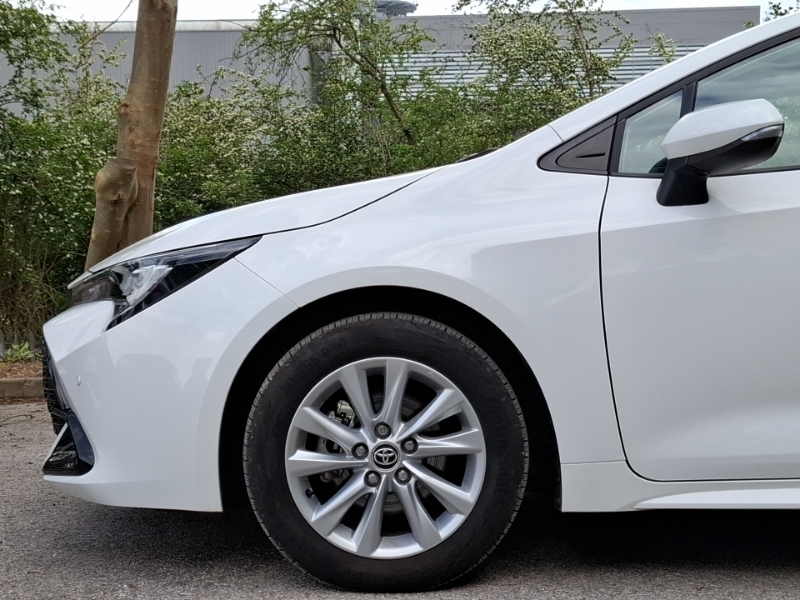 Toyota Corolla Icon White #17