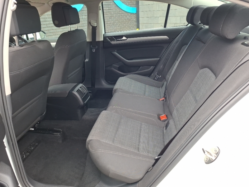 Volkswagen Passat 2.0 Tdi Evo Scr Se Nav Dsg White #6