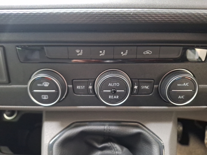 Volkswagen Transporter Shuttle 2.0 Tdi 150Ps Se Minibus Black #17