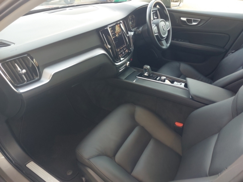 Volvo V60 2.0 B4d Momentum Grey #5