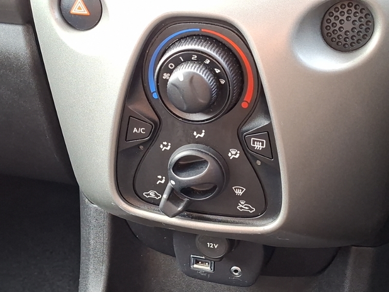 Peugeot 108 1.0 Active Black #17