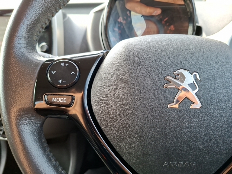 Peugeot 108 1.0 Active Black #12