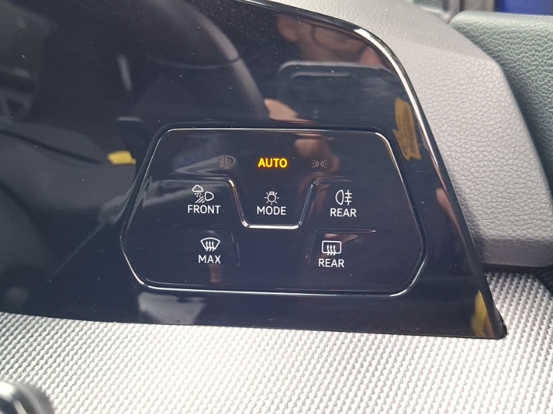 Volkswagen Golf 1.5 Tsi 150 Black Edition Dynamic Chassis Con Grey #16