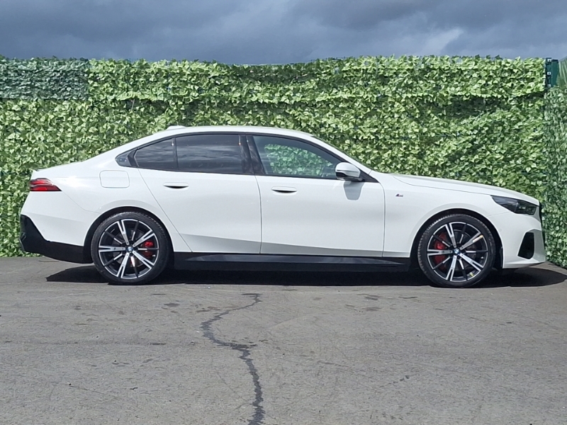 BMW i5 250Kw Edrive40 M Sport Pro 84Kwh White #3
