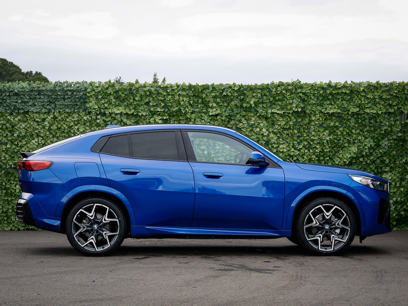 BMW iX2 150Kw Edrive20 M Sport 65Kwh Blue #3