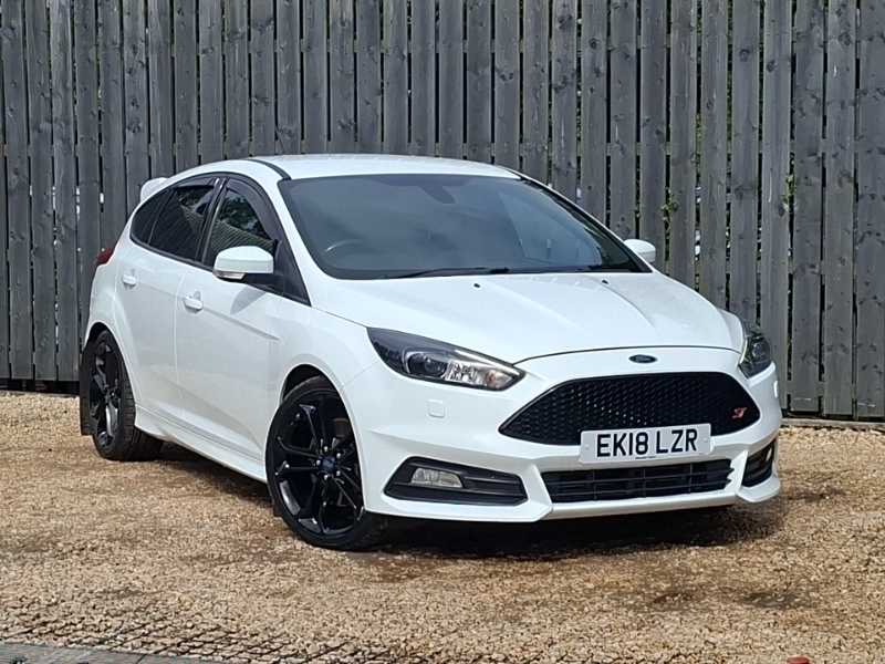Ford Focus 2.0T Ecoboost St-3 Navigation White