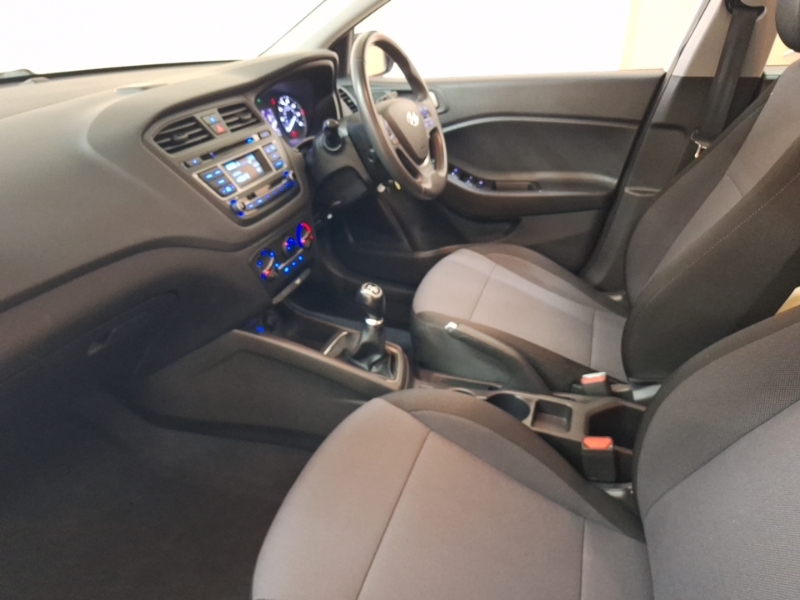 Hyundai I20 1.2 Se White #5