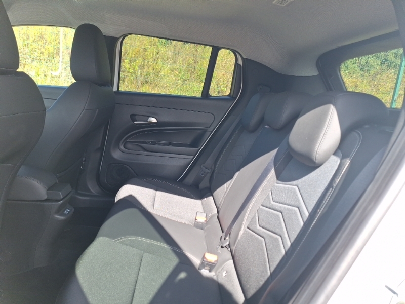 Jeep Avenger 1.2 E-hybrid Summit Dct White #6