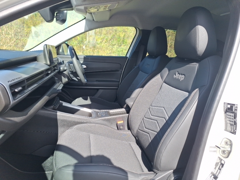 Jeep Avenger 1.2 E-hybrid Summit Dct White #5