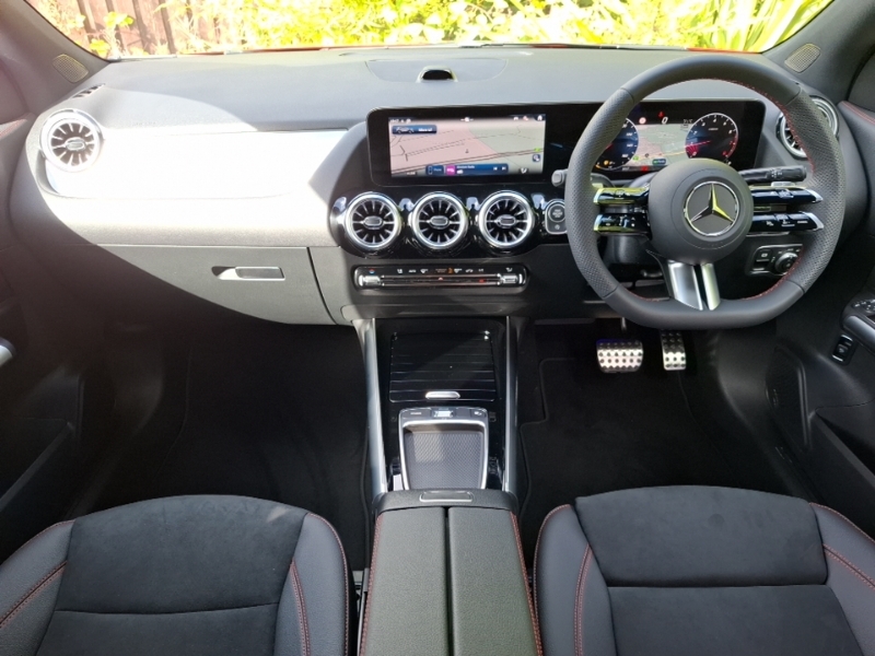 Mercedes-Benz GLA Class Gla 200 Amg Line Executive Red #3