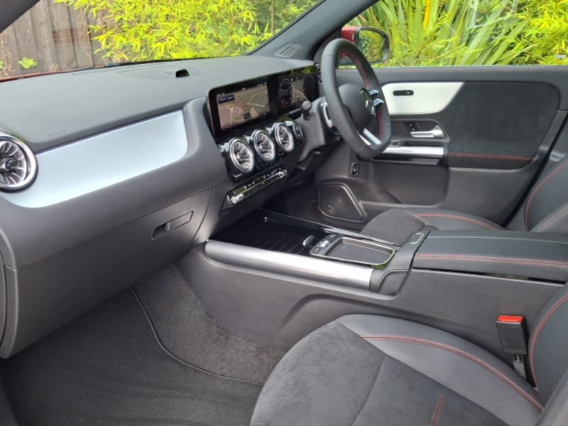 Mercedes-Benz GLA Class Gla 200 Amg Line Executive Red #5