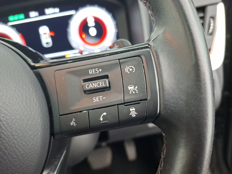 Nissan Qashqai Acenta Premium Red #13