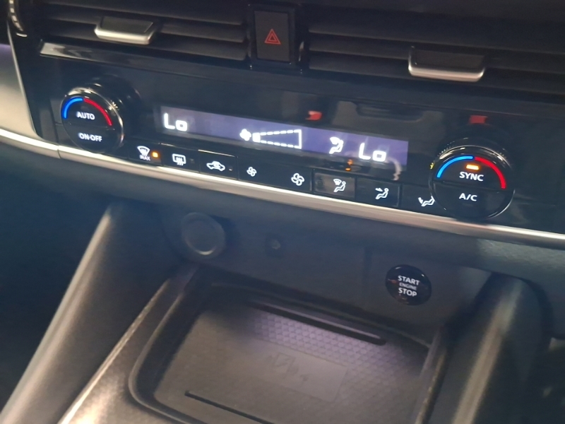 Nissan Qashqai 1.3 Dig-t Mh Tekna Red #16