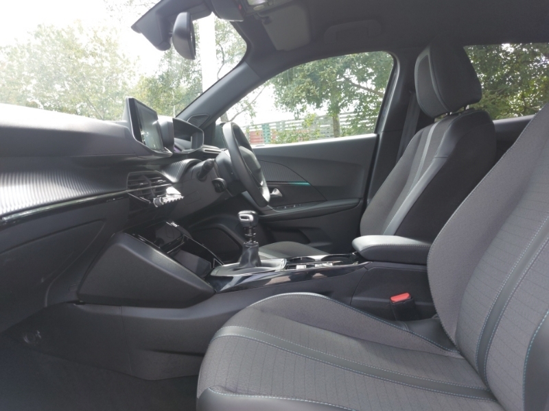 Peugeot 2008 1.2 Puretech Allure Premium Grey #5