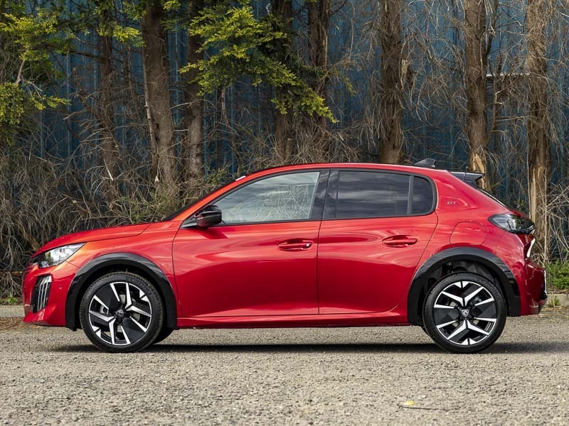 Peugeot 208 1.2 100 Turbo Gt Premium Red #4