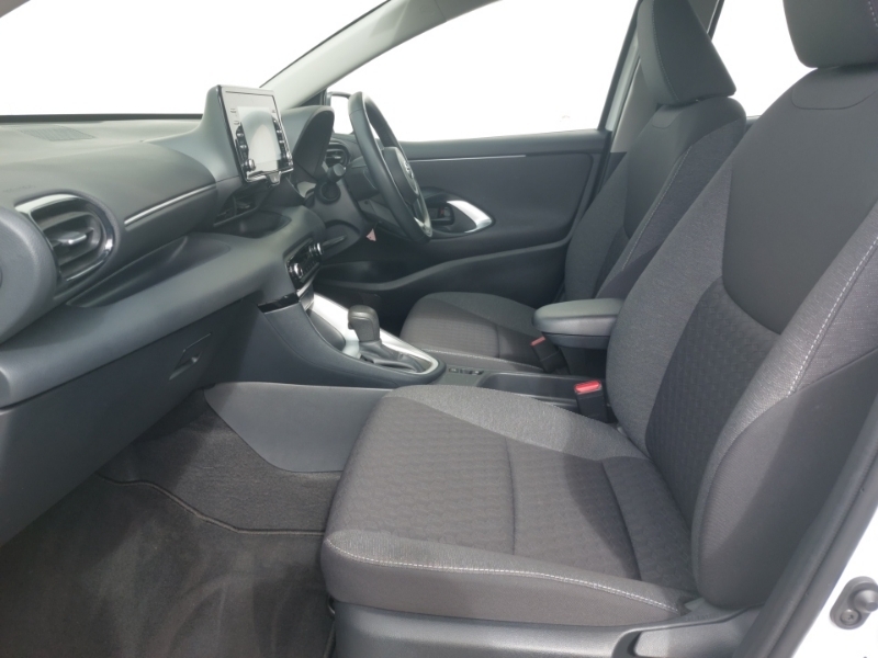 Toyota Yaris 1.5 Hybrid Icon Cvt Nav White #5