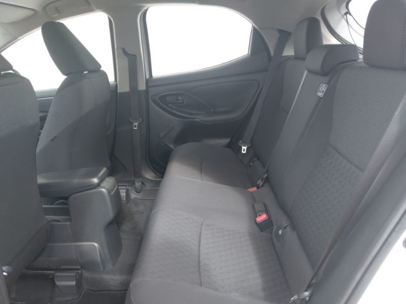Toyota Yaris 1.5 Hybrid Icon Cvt Nav White #6