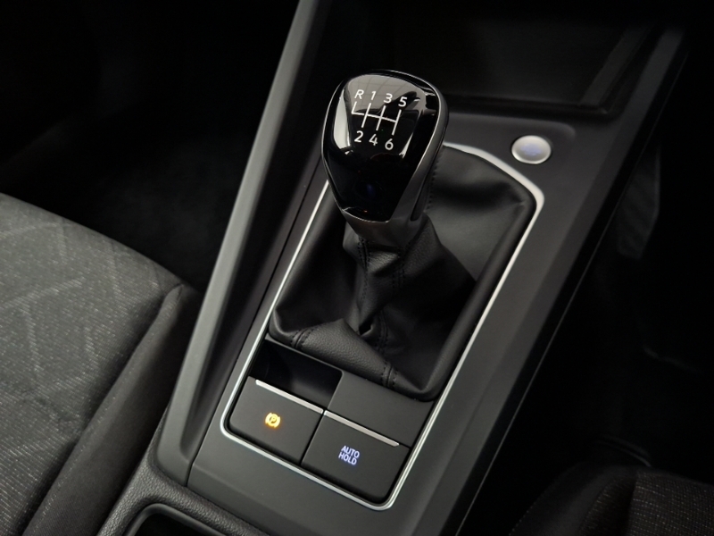 Volkswagen Golf Life Black #15