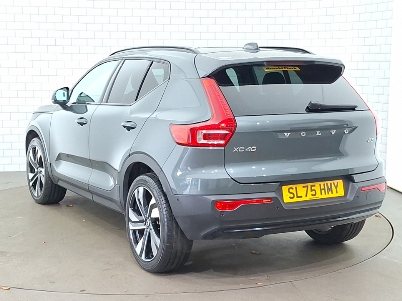 Volvo XC40 2.0 B3p Ultra Dark Green #2