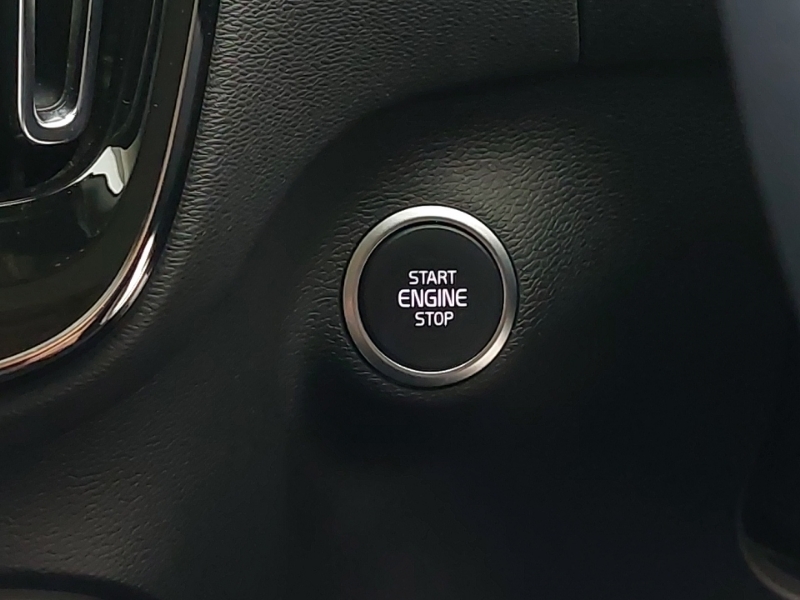Volvo XC40 2.0 B3p Plus Dark Grey #17