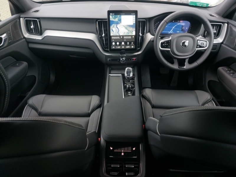 Volvo XC60 2.0 B5p Plus Black Edition Awd Geartronic Black #3