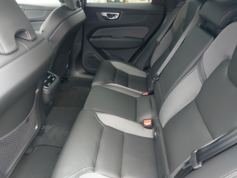 Volvo XC60 2.0 B5p Plus Black Edition Awd Geartronic Black #6