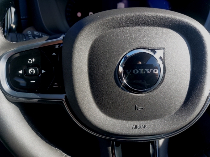 Volvo XC60 Plus Black Edition Black #12