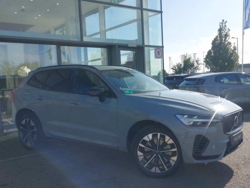 Volvo XC60 Plus Black Edition Black #7