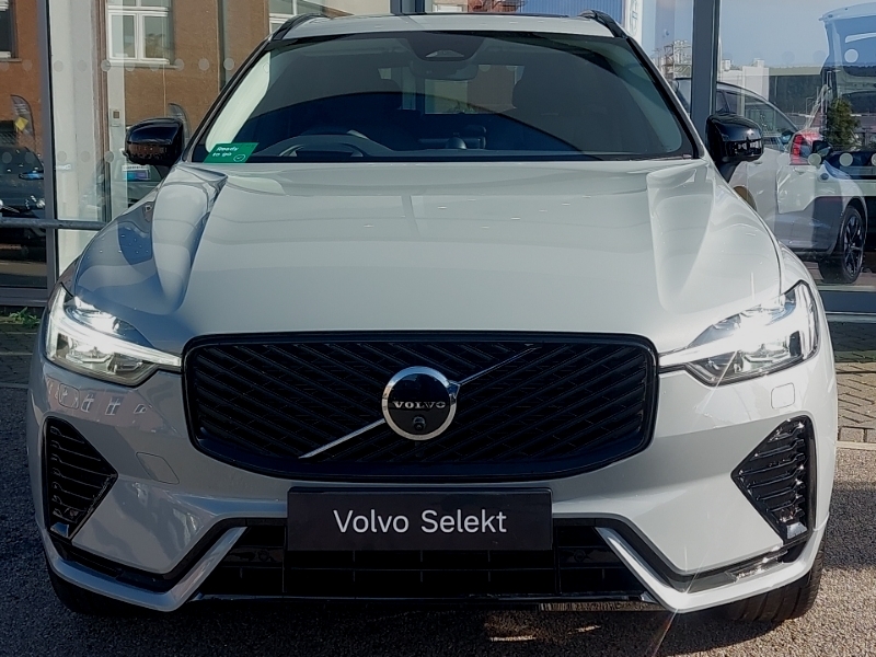 Volvo XC60 Plus Black Edition Black #14