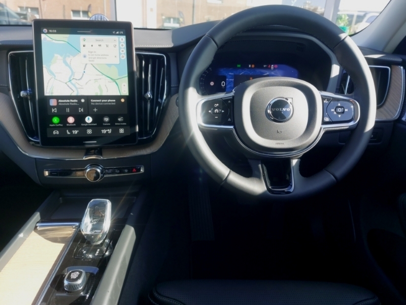 Volvo XC60 Plus Black Edition Black #8