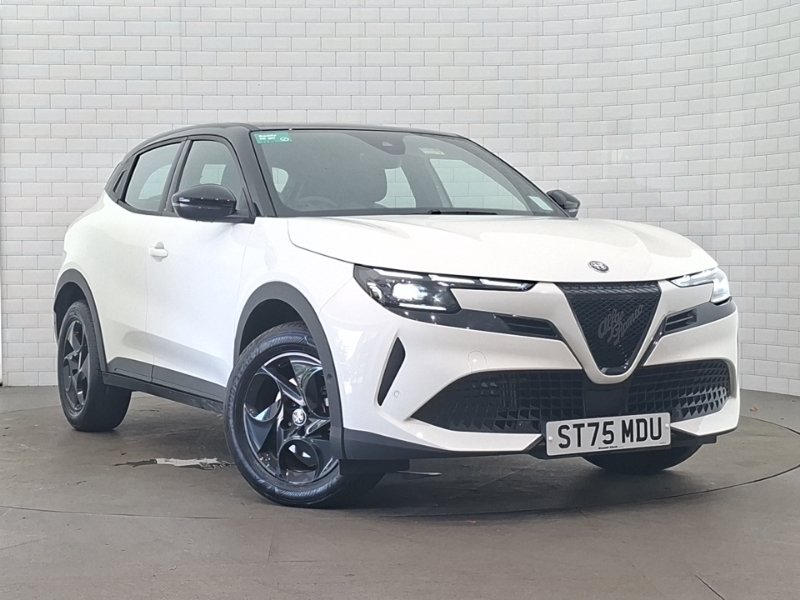 Alfa Romeo Junior 1.2 Turbo Ibrida Technology Pack Black