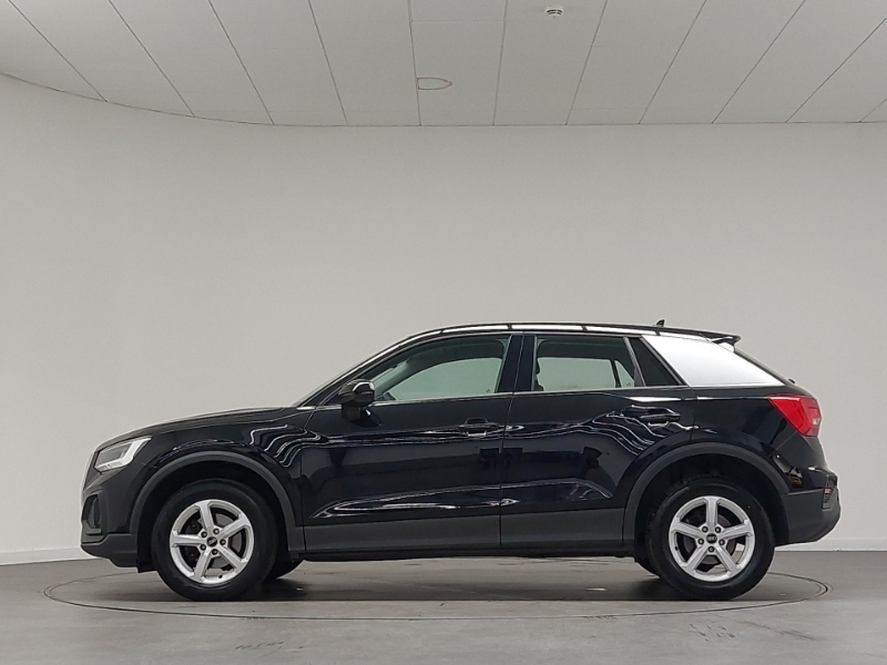 Audi Q2 30 Tfsi Technik Black #4