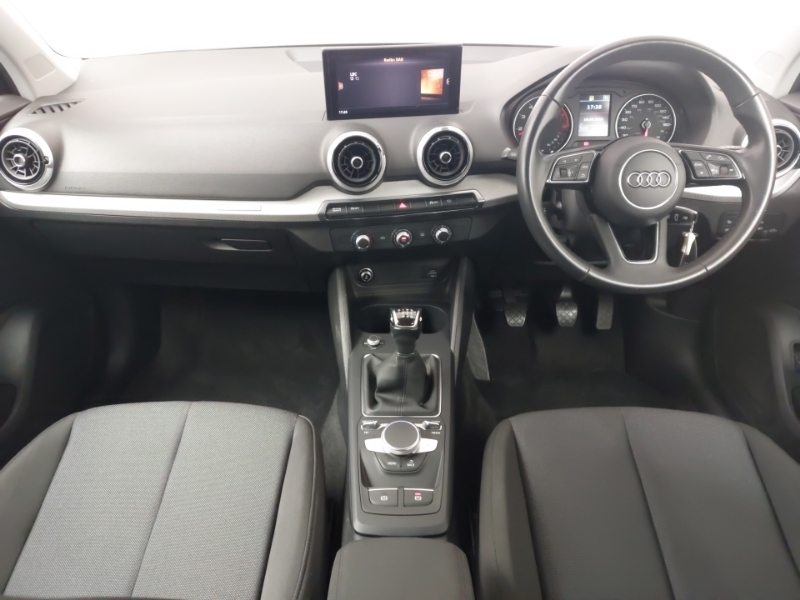 Audi Q2 30 Tfsi Technik Black #3