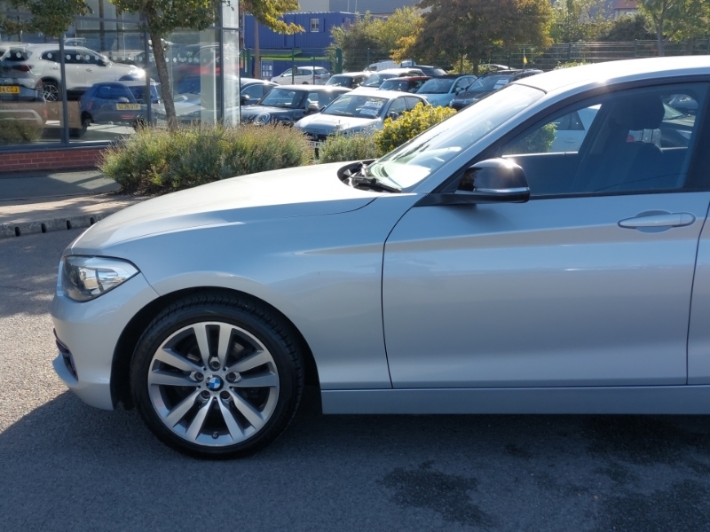 BMW 1 Series Se Red #19