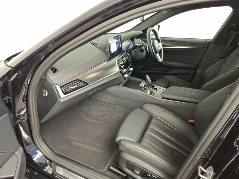 BMW 5 Series 530E Se Black #7