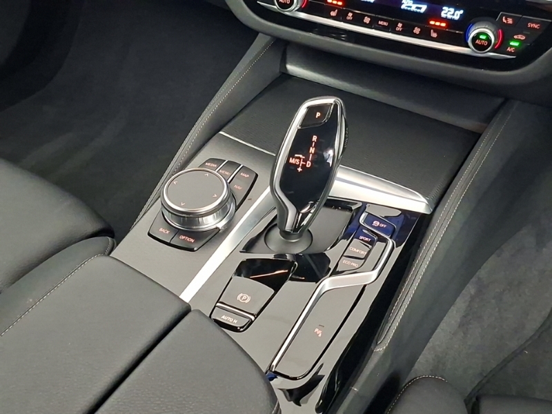 BMW 5 Series 530E Se Black #10