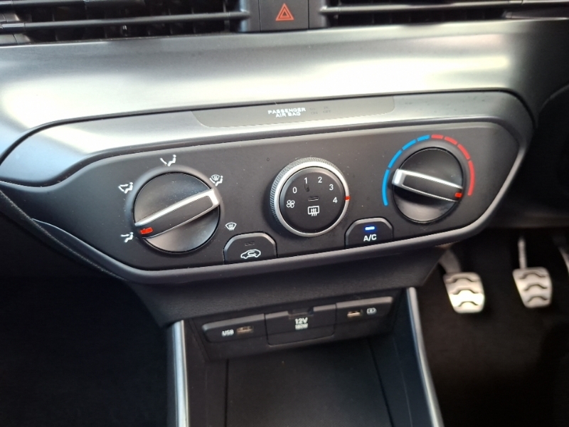 Hyundai Bayon Premium White #10