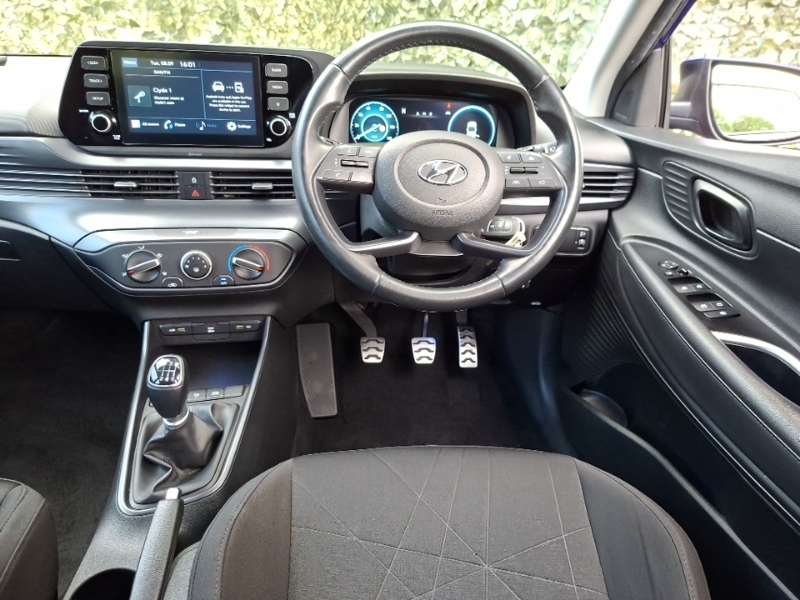 Hyundai Bayon Premium White #8