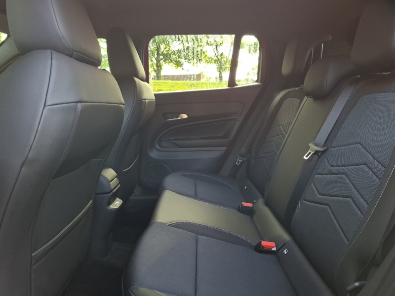 Jeep Avenger 1.2 E-hybrid Summit Dct Red #6