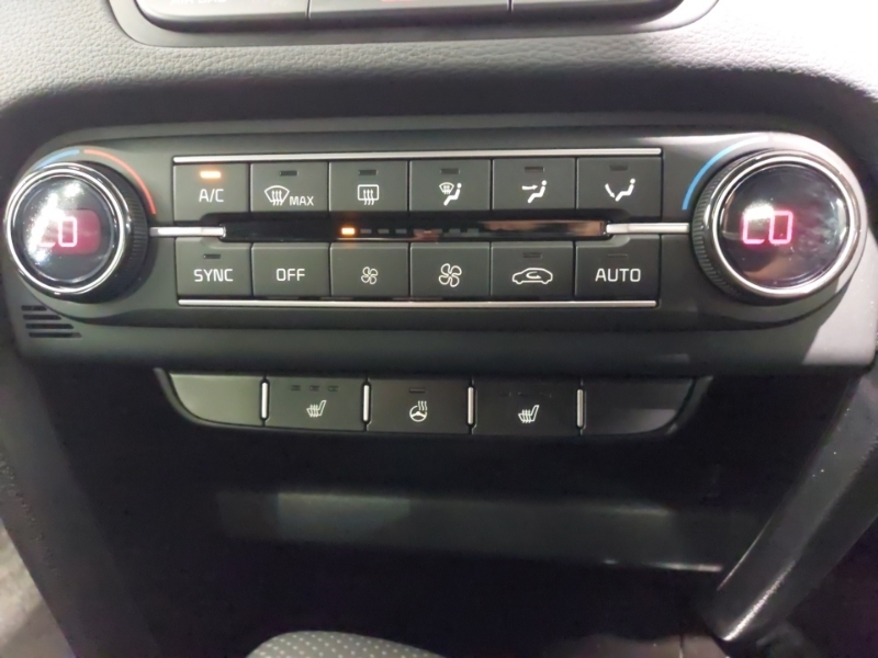 Kia Xceed Pure 1.0 Black #15