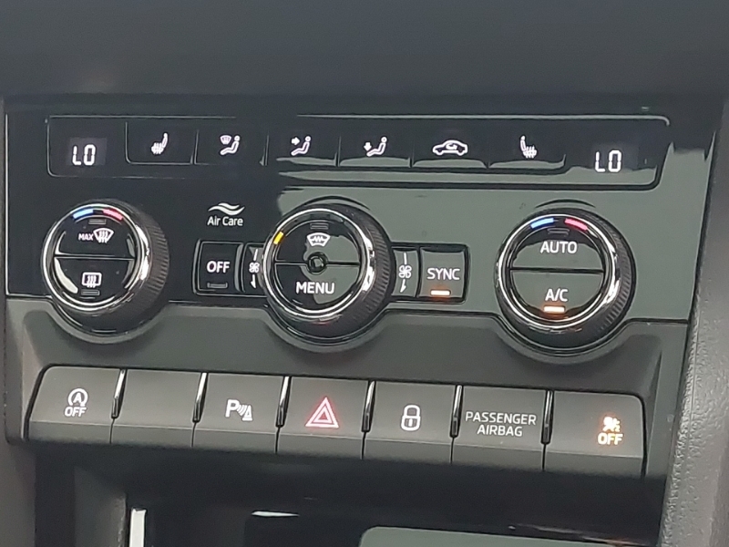 Skoda Karoq Petrol White #15