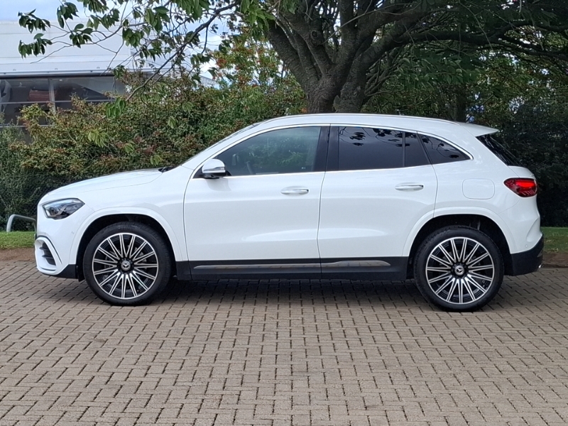 Mercedes-Benz GLA Class Gla 250E Amg Line Premium Plus White #4