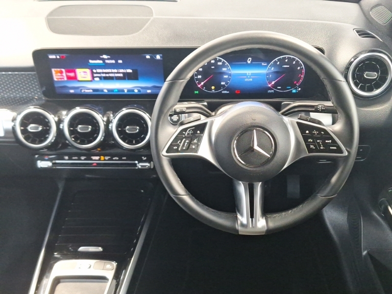 Mercedes-Benz GLB Class Glb200 Amg Line Premium Plus Black #8