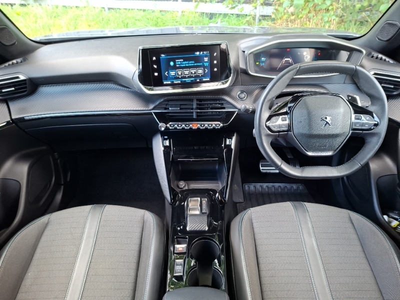 Peugeot 2008 1.2 Puretech 130 Allure Premium Eat8 Grey #3