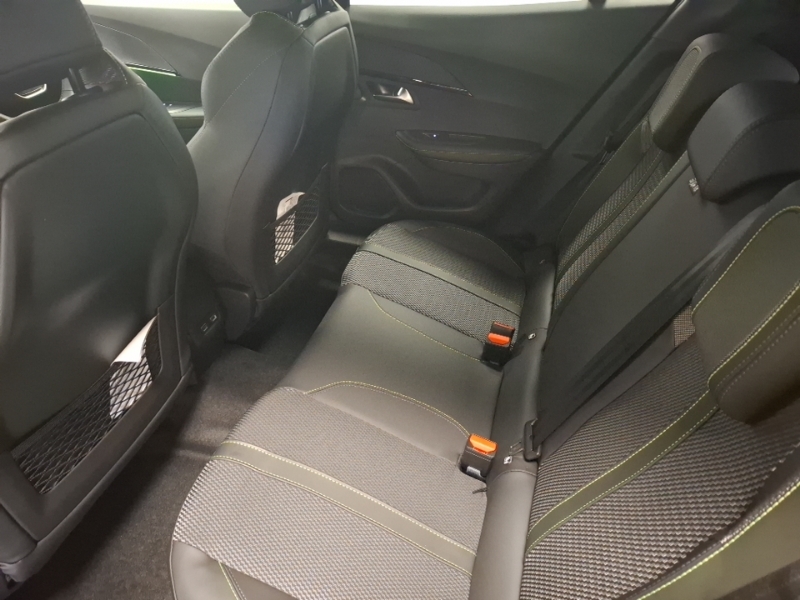 Peugeot 2008 1.2 Puretech 130 Gt Eat8 Black #6