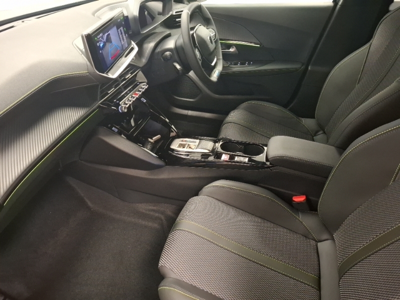 Peugeot 2008 1.2 Puretech 130 Gt Eat8 Black #5